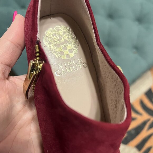 Vince Camuto Women's  Elvin Heel ankle booties with gold zippers red suede - Picture 3 of 10